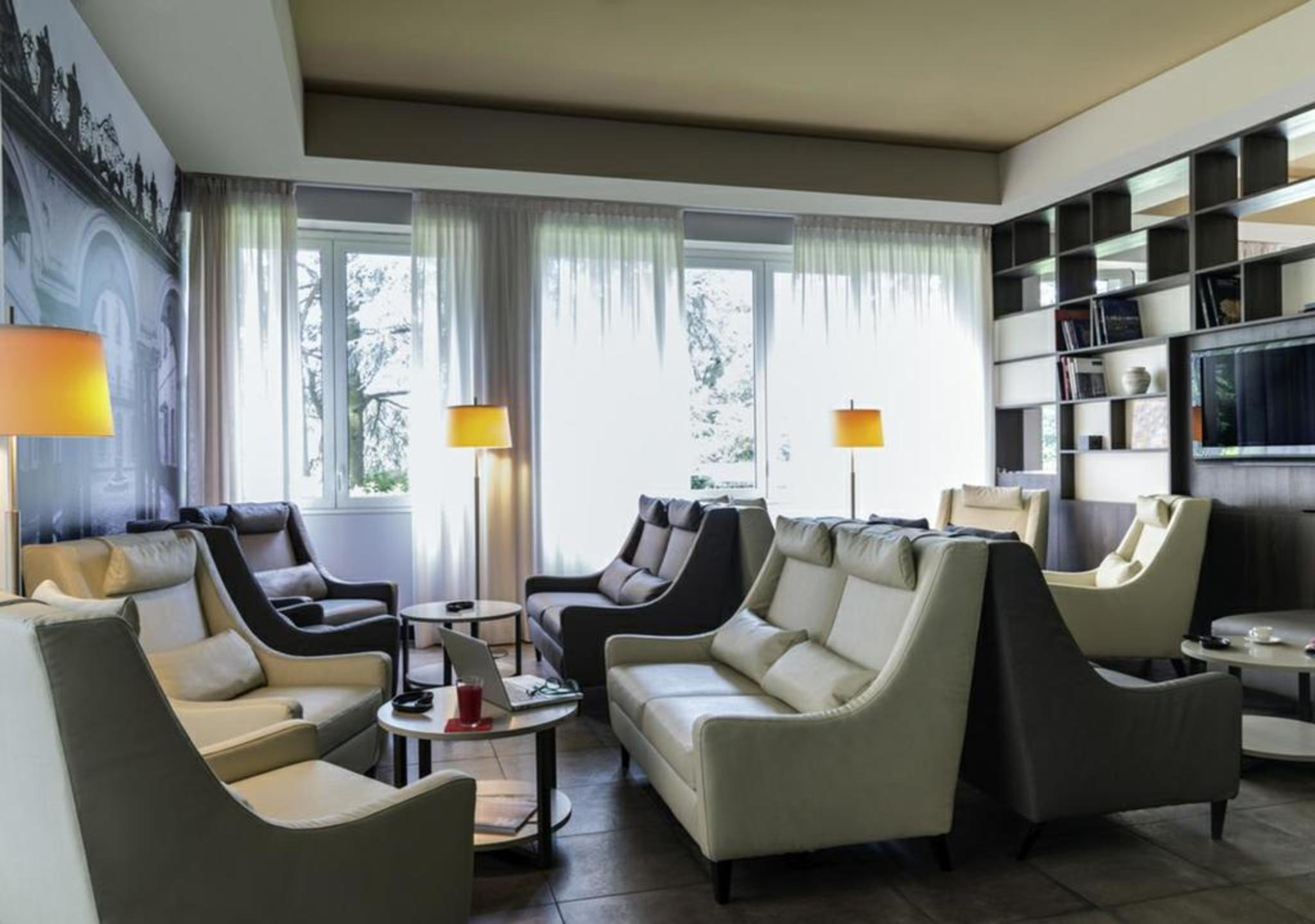 Bis Hotel Varèse Extérieur photo