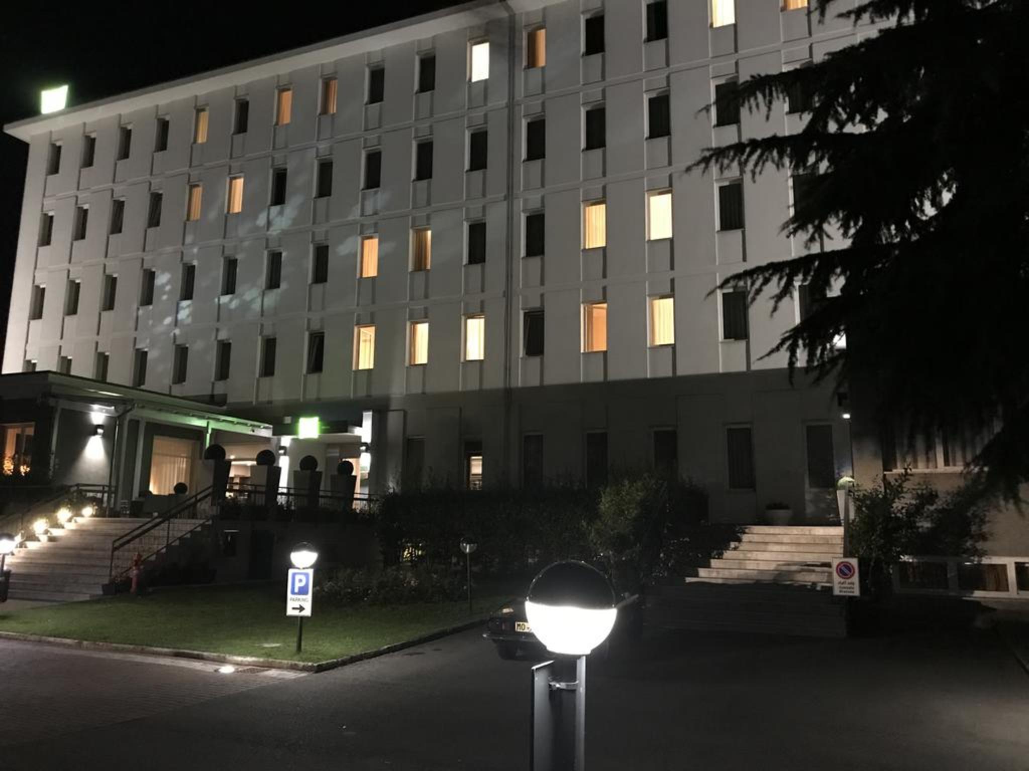 Bis Hotel Varèse Extérieur photo