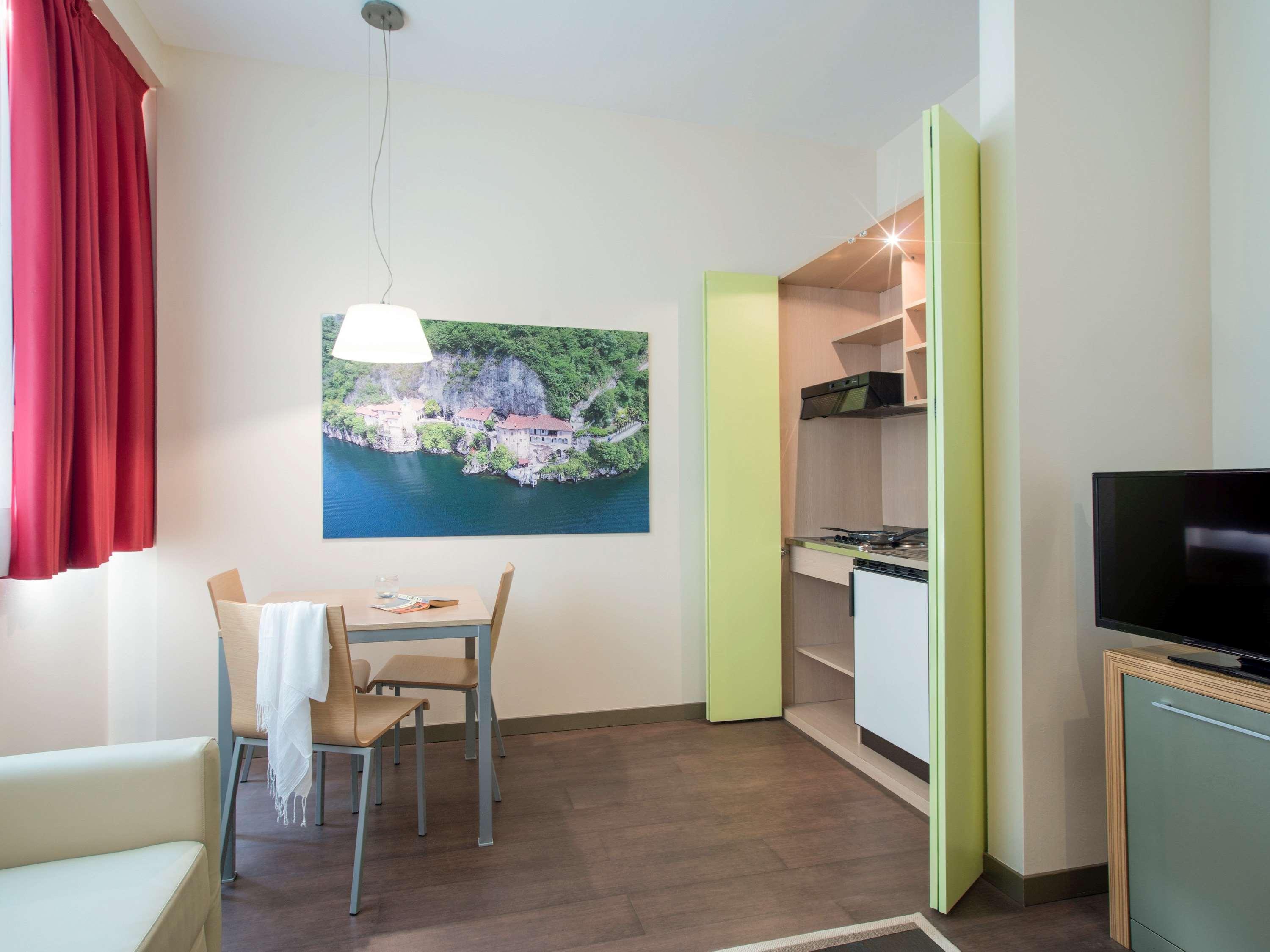 Bis Hotel Varèse Extérieur photo