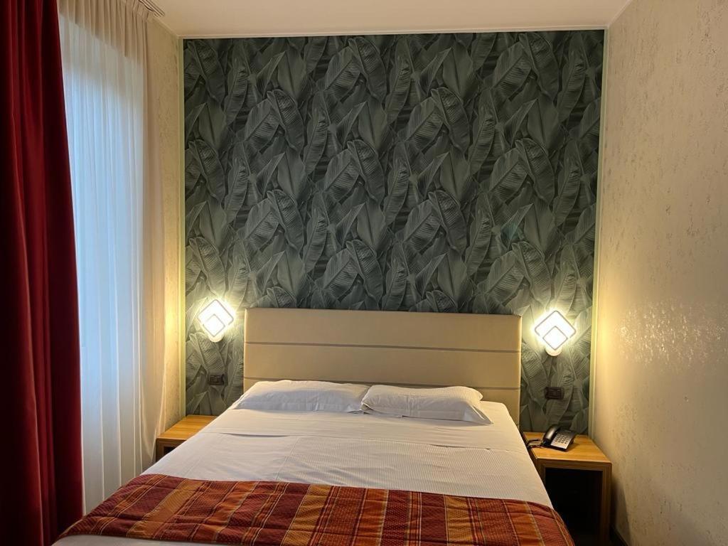 Bis Hotel Varèse Extérieur photo