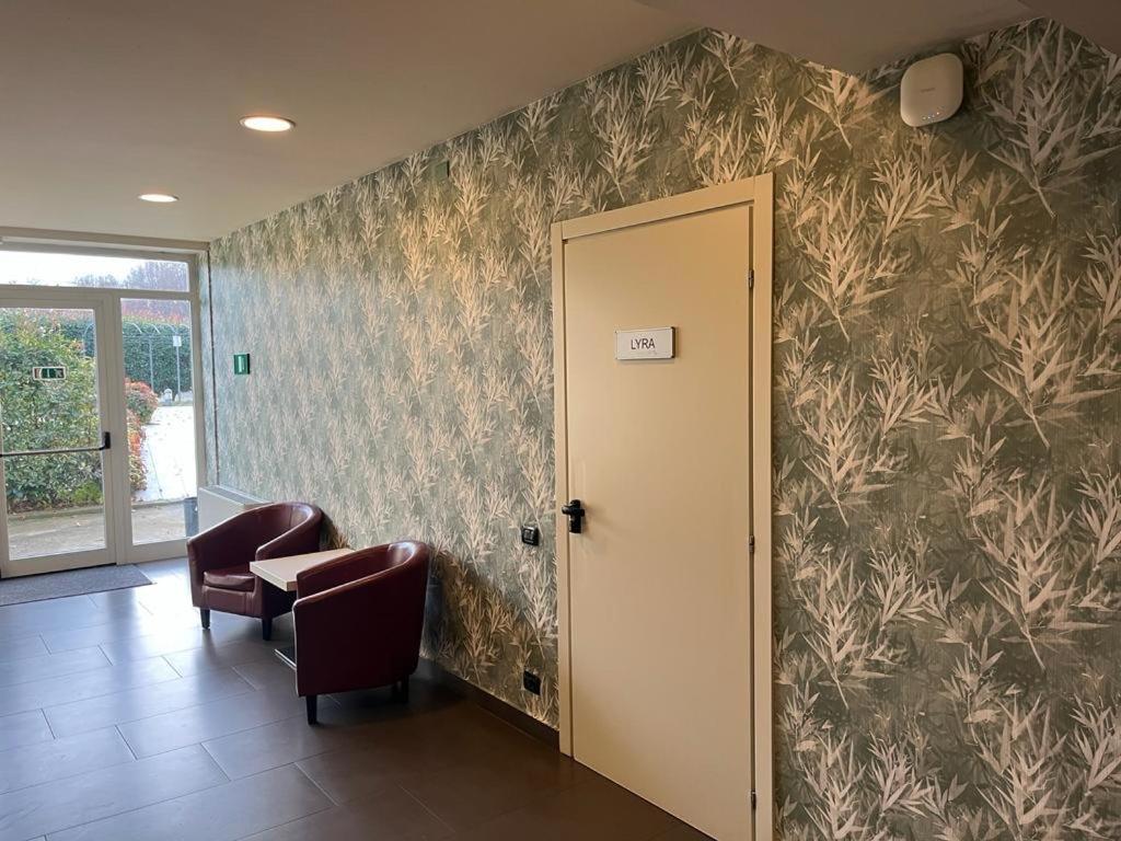 Bis Hotel Varèse Extérieur photo