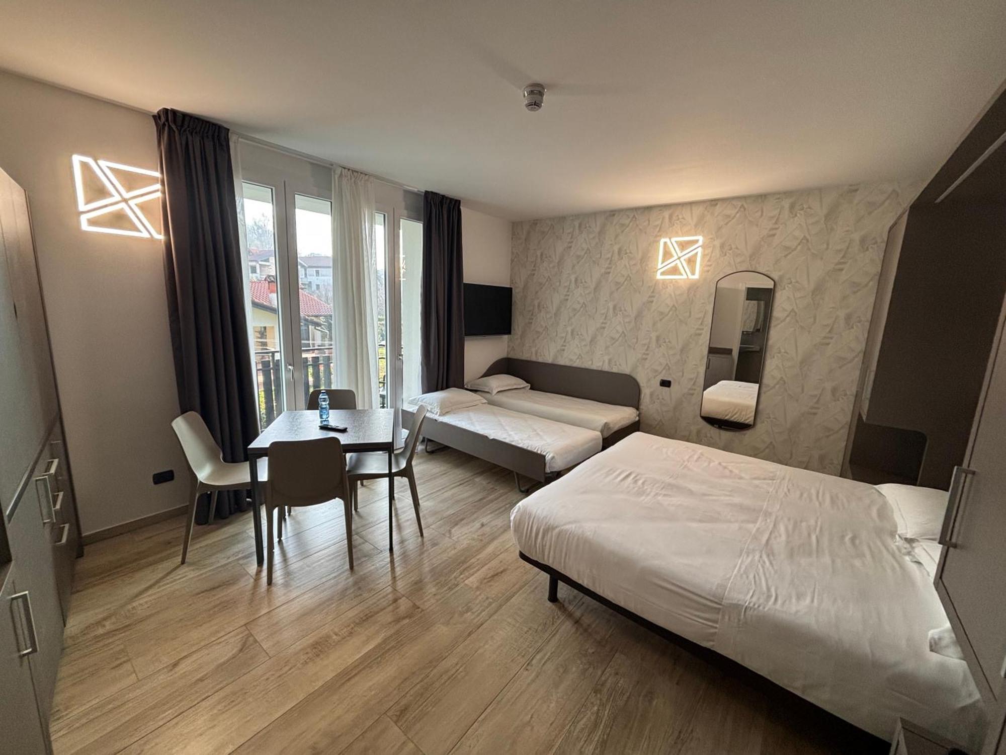 Bis Hotel Varèse Extérieur photo
