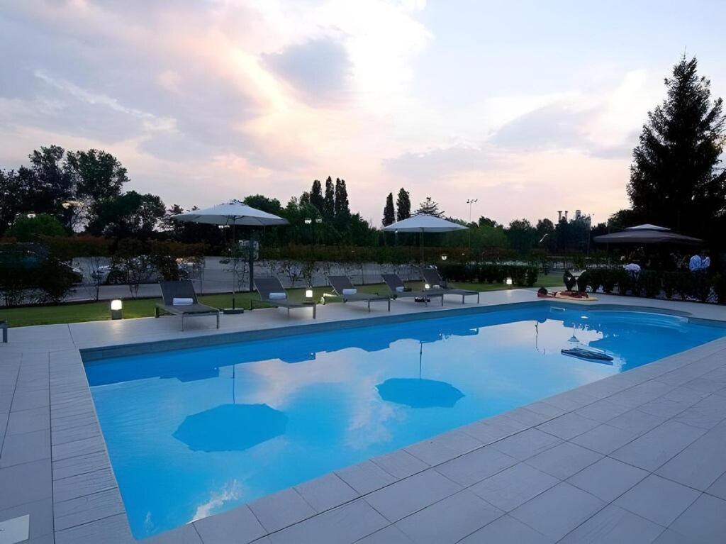 Bis Hotel Varèse Extérieur photo