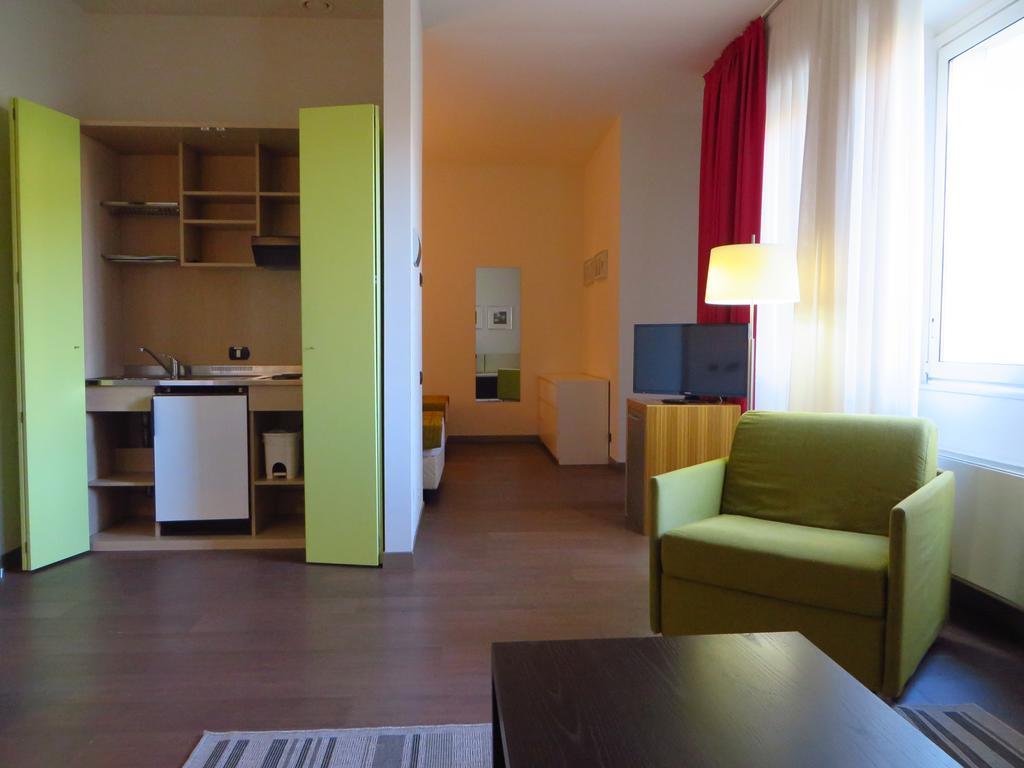 Bis Hotel Varèse Extérieur photo
