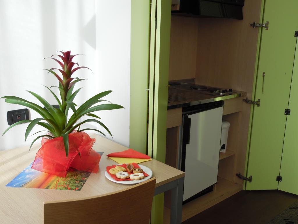 Bis Hotel Varèse Extérieur photo