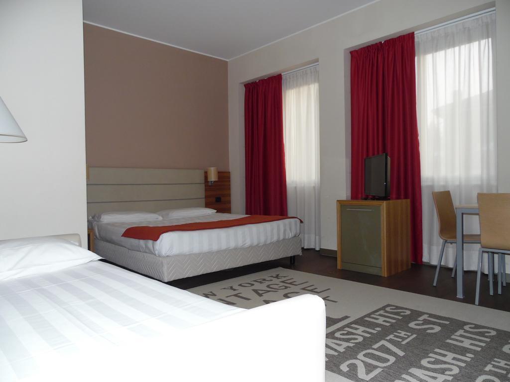 Bis Hotel Varèse Extérieur photo