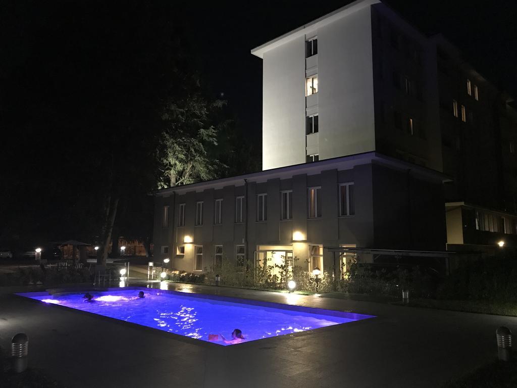 Bis Hotel Varèse Extérieur photo