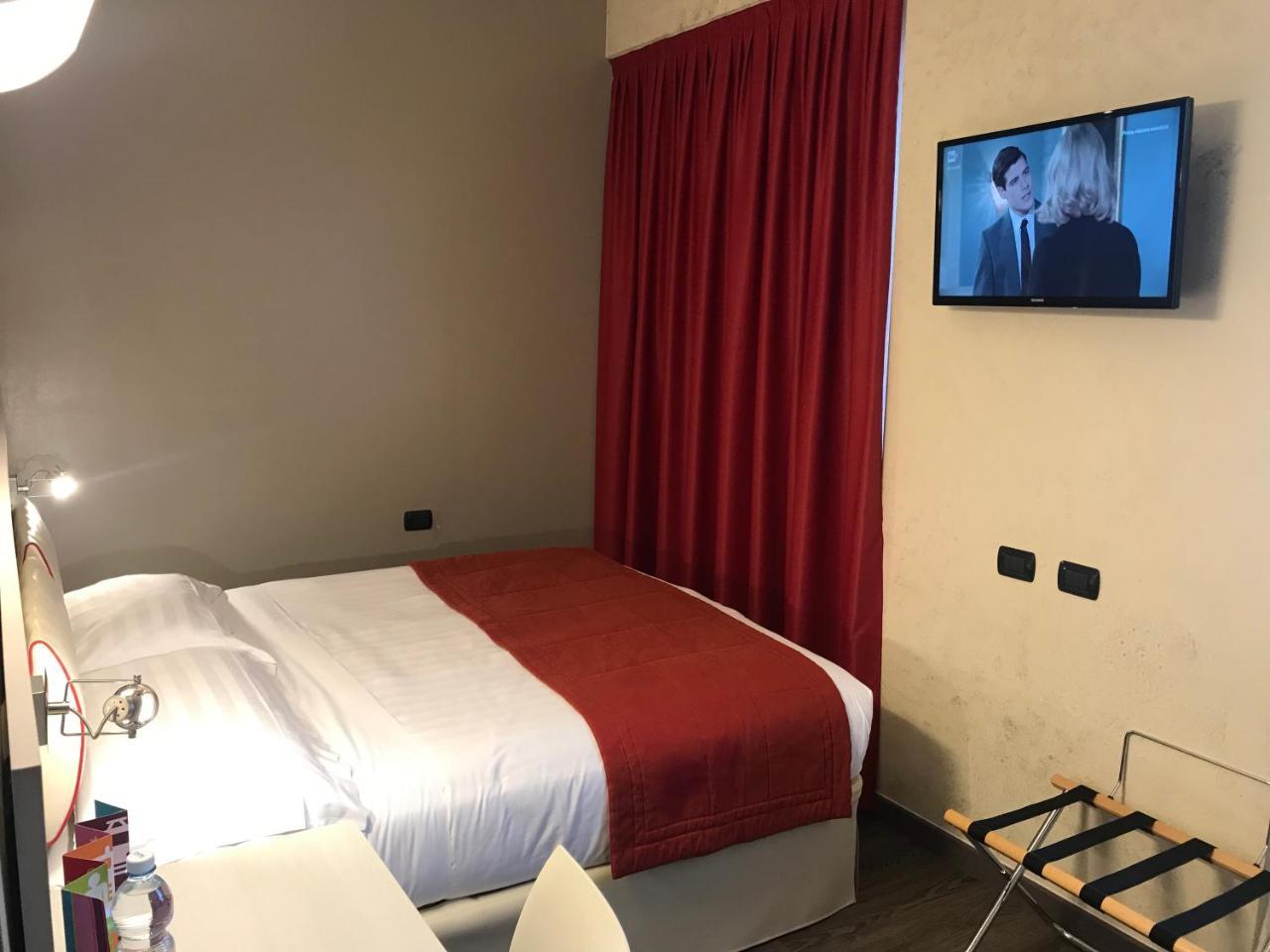 Bis Hotel Varèse Extérieur photo