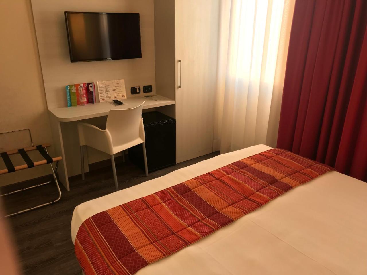Bis Hotel Varèse Extérieur photo