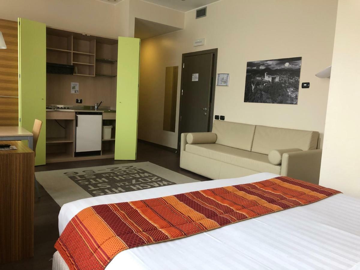 Bis Hotel Varèse Extérieur photo