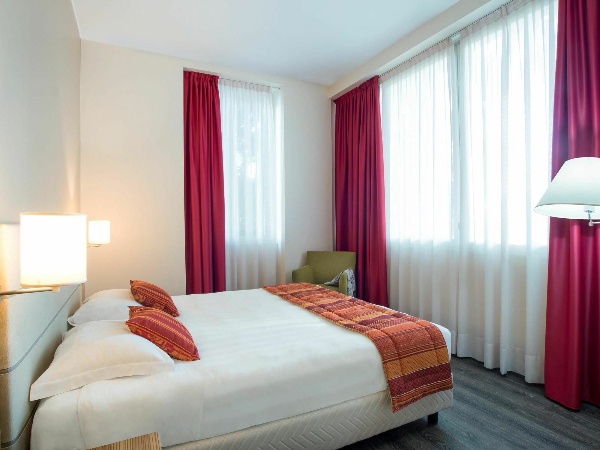 Bis Hotel Varèse Extérieur photo